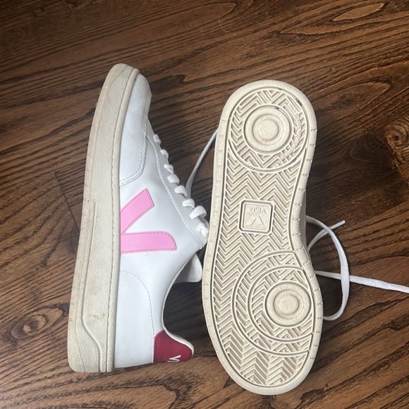 ⚡️VEJA⚡️White Leather Sneakers size 7 - Picture 4 of 5